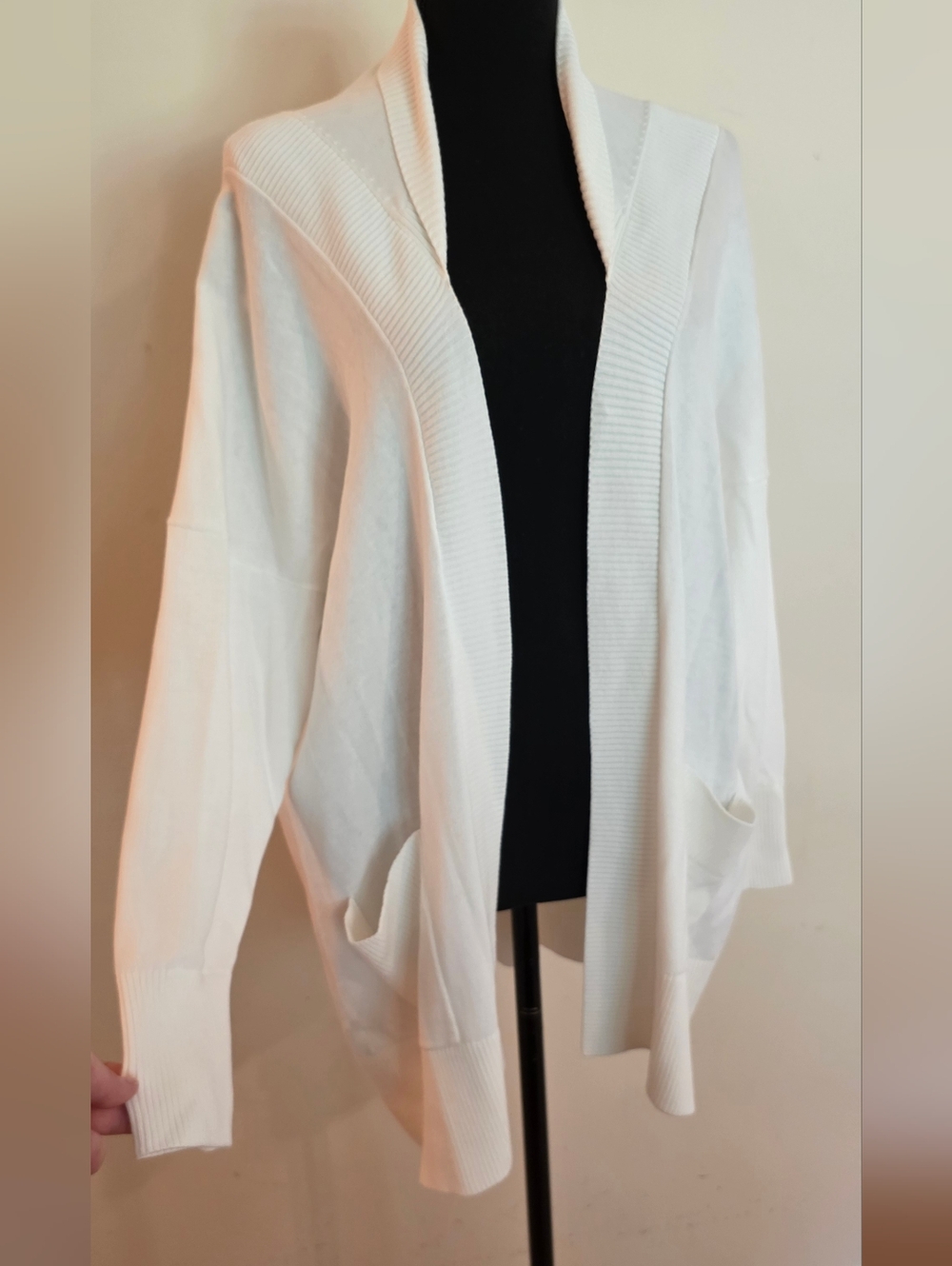 CAbi White Loose Fit Cardigan W/‎ 3/4 Length Sleeves & Front Pockets (Size M) - Picture 4 of 10